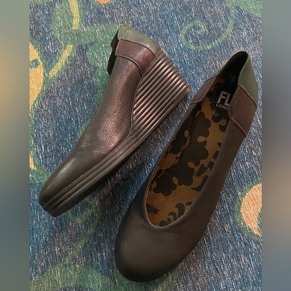 Fly London Low Wedge Pumps - Picture 4 of 9